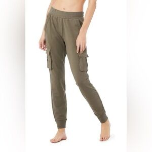 Alo Yoga unwind cargo pants, Olive branch, XS, NWT